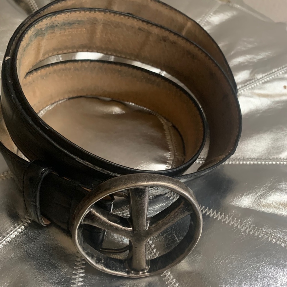 Kenzie peace sign belt